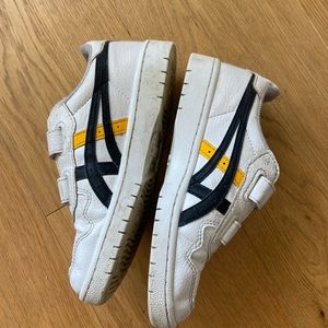 Asics Japan S PS (White + Black) size 2.5 big kid